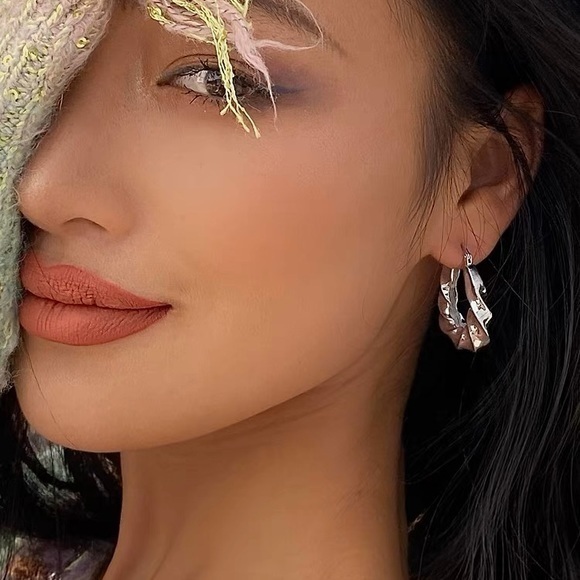 18K GP Fashion TwistHoop earrings